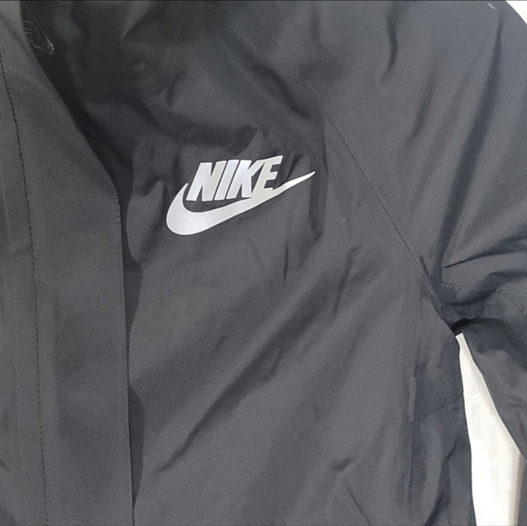Nike running windbreaker size small great condition reflective lining - Picture 2 of 8
